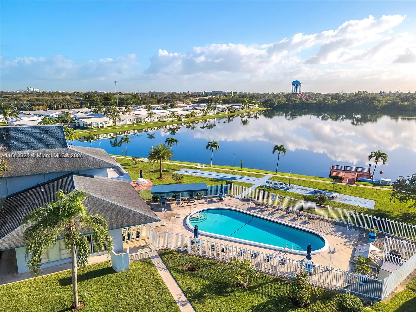 2223 Park Ln 207, Hollywood, Florida 33021, 1 Bedroom Bedrooms, ,1 BathroomBathrooms,Residential,For Sale,2223 Park Ln 207,A11543925