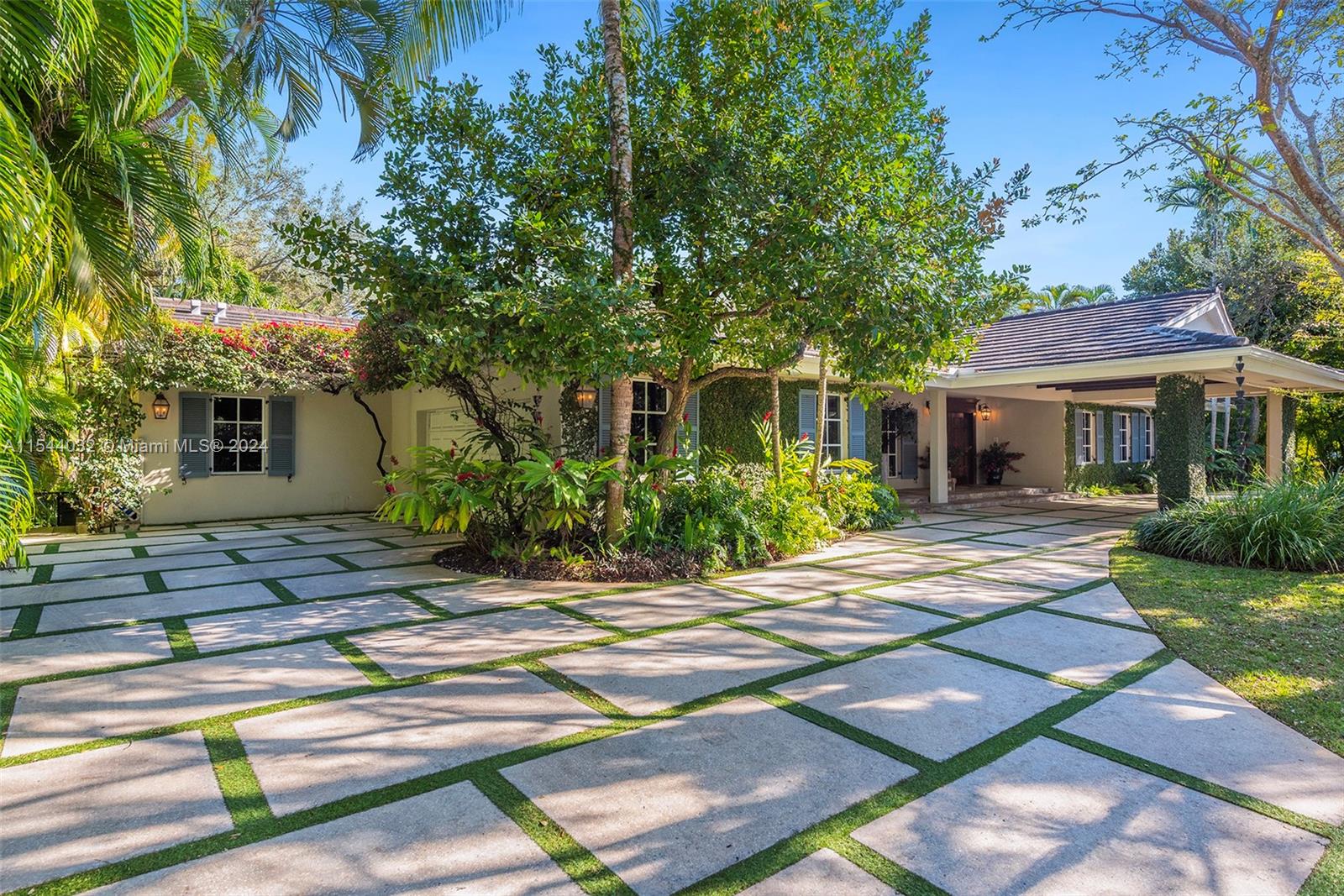 7333 Vistalmar St, Coral Gables, FL, 33143 United States, 6 Bedrooms Bedrooms, ,6 BathroomsBathrooms,Residential,For Sale,Vistalmar St,A11544032