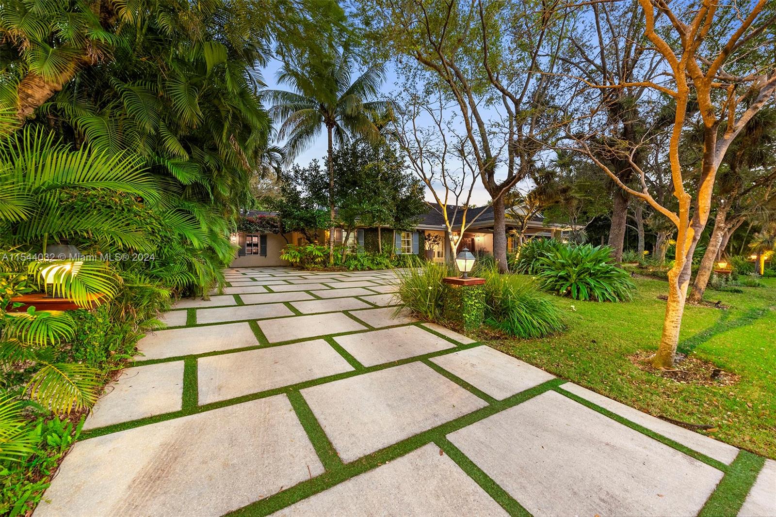 7333 Vistalmar St, Coral Gables, FL, 33143 United States, 6 Bedrooms Bedrooms, ,6 BathroomsBathrooms,Residential,For Sale,Vistalmar St,A11544032