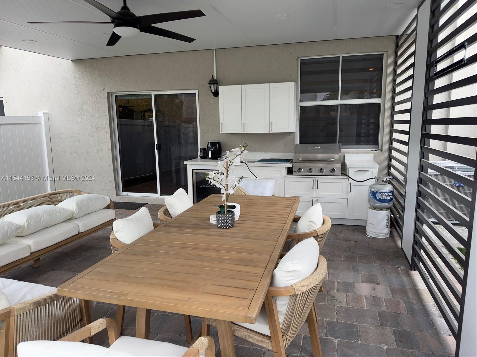 1842 SE 7th Ter 1842, Homestead, Florida 33034, 4 Bedrooms Bedrooms, ,2 BathroomsBathrooms,Residentiallease,For Rent,1842 SE 7th Ter 1842,A11544193