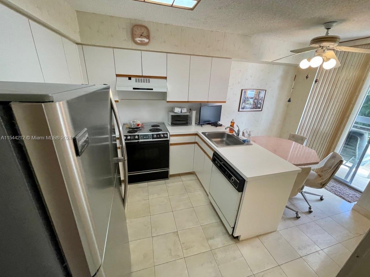 3600 Mystic Pointe Dr 216, Aventura, Florida 33180, 1 Bedroom Bedrooms, ,1 BathroomBathrooms,Residentiallease,For Rent,3600 Mystic Pointe Dr 216,A11544212