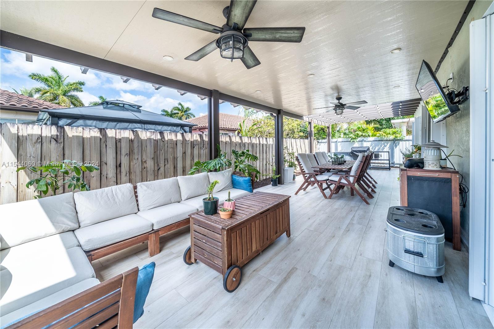 16249 SW 54th Ter, Miami, Florida 33185, 3 Bedrooms Bedrooms, ,2 BathroomsBathrooms,Residential,For Sale,16249 SW 54th Ter,A11544060