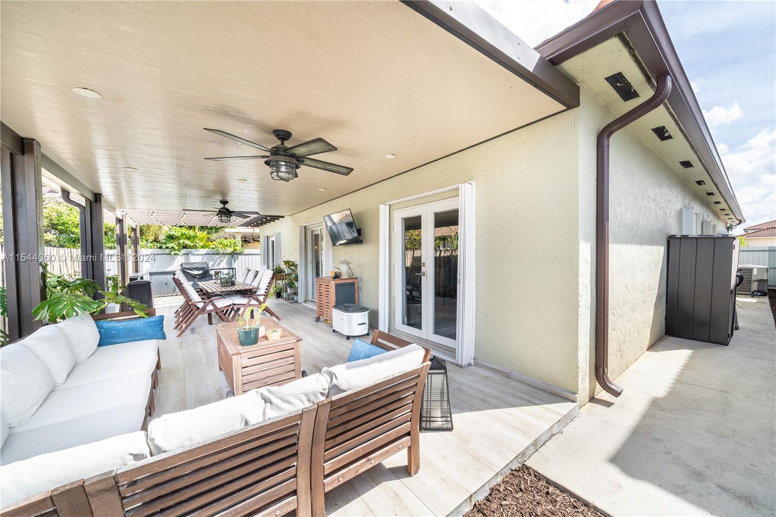 16249 SW 54th Ter, Miami, Florida 33185, 3 Bedrooms Bedrooms, ,2 BathroomsBathrooms,Residential,For Sale,16249 SW 54th Ter,A11544060