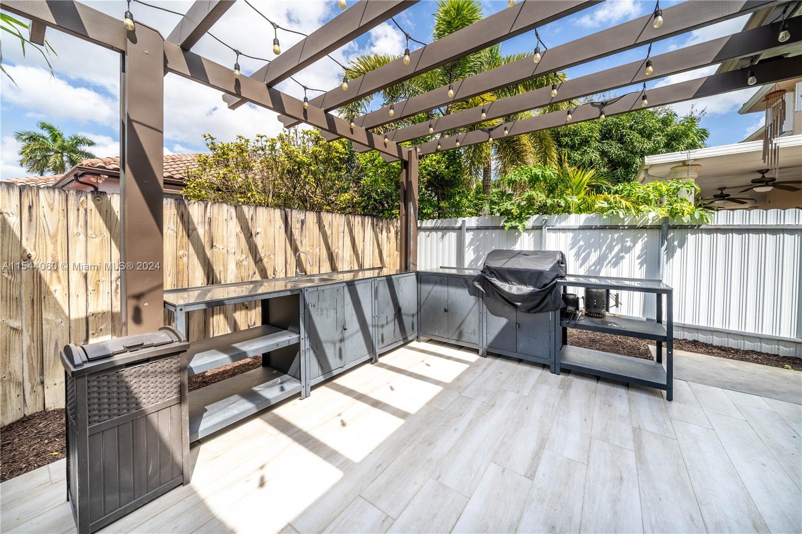 16249 SW 54th Ter, Miami, Florida 33185, 3 Bedrooms Bedrooms, ,2 BathroomsBathrooms,Residential,For Sale,16249 SW 54th Ter,A11544060