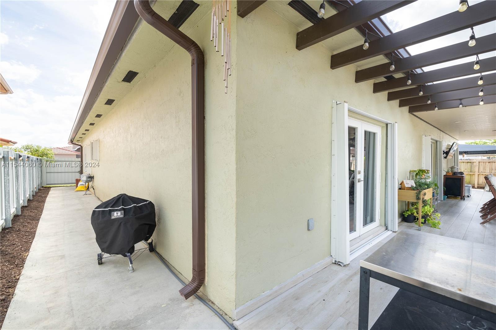 16249 SW 54th Ter, Miami, Florida 33185, 3 Bedrooms Bedrooms, ,2 BathroomsBathrooms,Residential,For Sale,16249 SW 54th Ter,A11544060