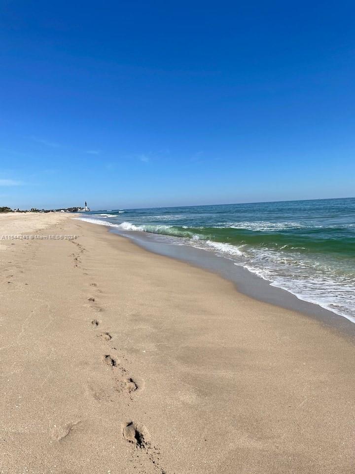 Lauderdale By The Sea, Florida 33062, 1 Bedroom Bedrooms, ,1 BathroomBathrooms,Residentiallease,For Rent,A11544248