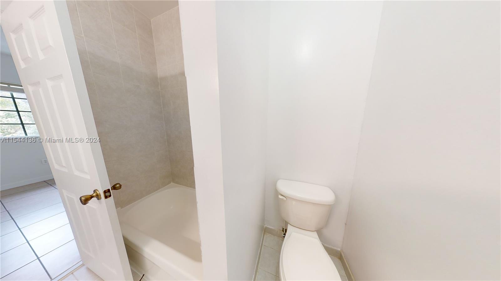 372 NE 26th Pl 205, Homestead, Florida 33033, 2 Bedrooms Bedrooms, ,2 BathroomsBathrooms,Residential,For Sale,372 NE 26th Pl 205,A11544136