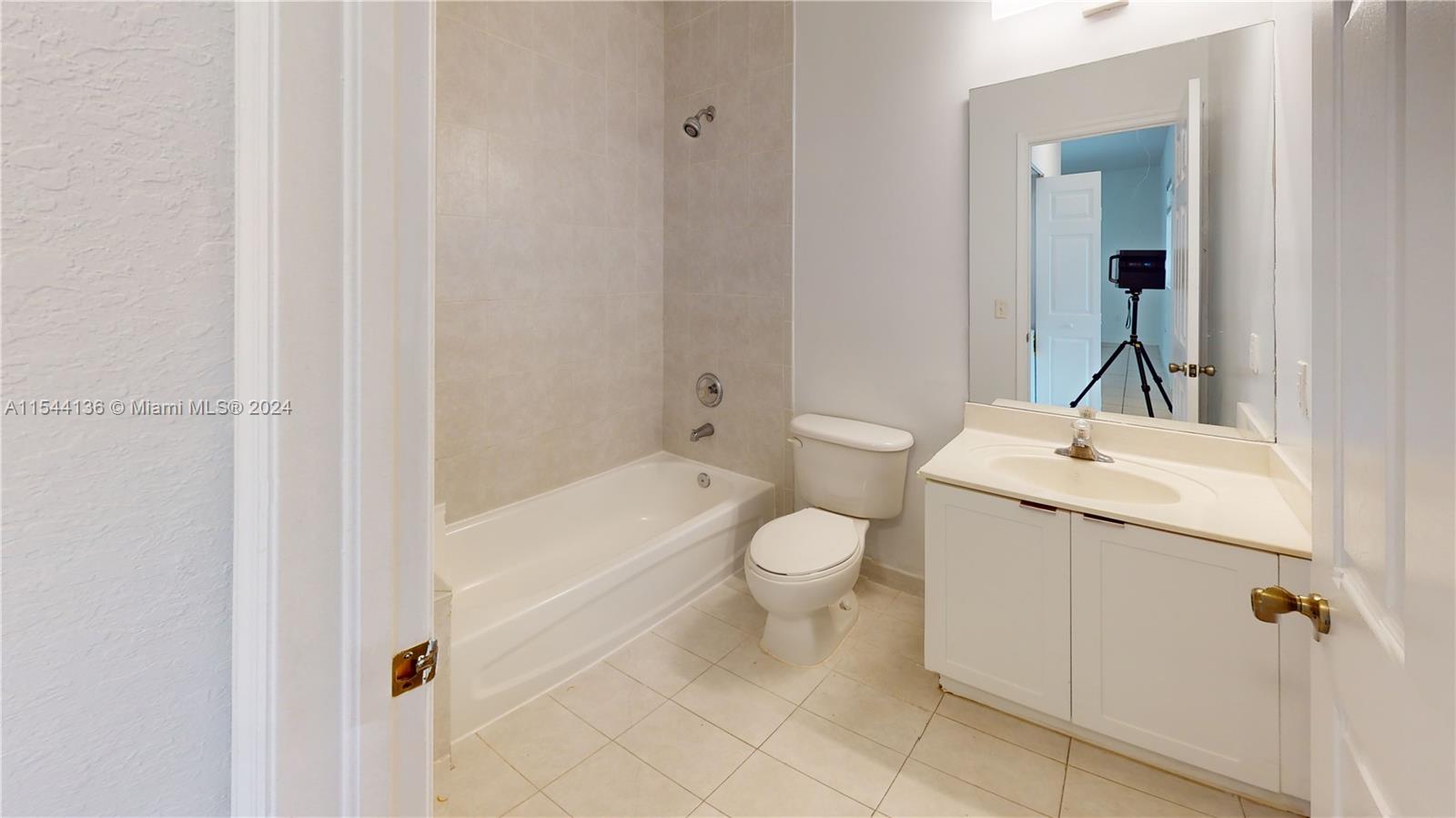 372 NE 26th Pl 205, Homestead, Florida 33033, 2 Bedrooms Bedrooms, ,2 BathroomsBathrooms,Residential,For Sale,372 NE 26th Pl 205,A11544136