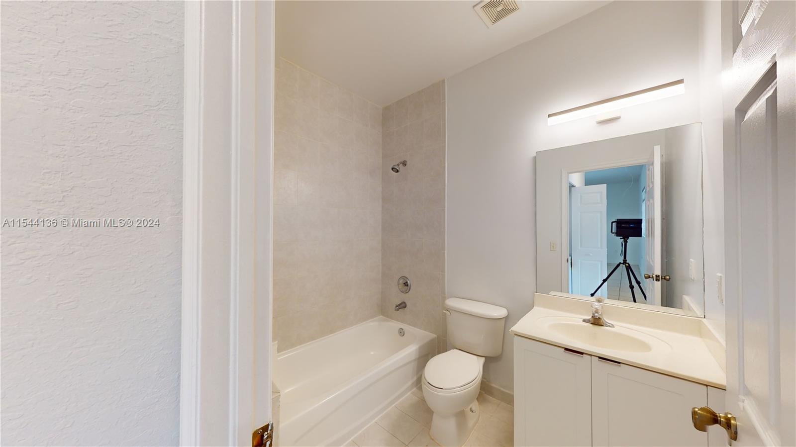 372 NE 26th Pl 205, Homestead, Florida 33033, 2 Bedrooms Bedrooms, ,2 BathroomsBathrooms,Residential,For Sale,372 NE 26th Pl 205,A11544136