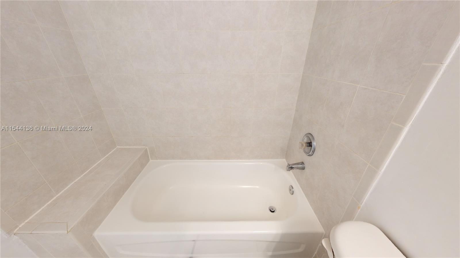 372 NE 26th Pl 205, Homestead, Florida 33033, 2 Bedrooms Bedrooms, ,2 BathroomsBathrooms,Residential,For Sale,372 NE 26th Pl 205,A11544136