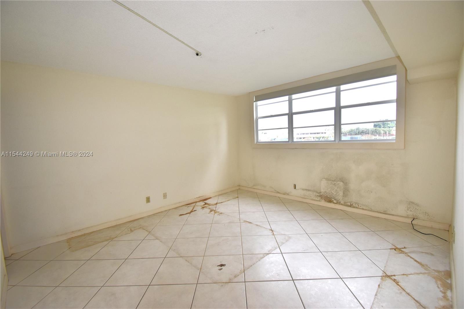 9200 N Hollybrook Lake Dr 208, Pembroke Pines, Florida 33025, 2 Bedrooms Bedrooms, ,2 BathroomsBathrooms,Residential,For Sale,9200 N Hollybrook Lake Dr 208,A11544249