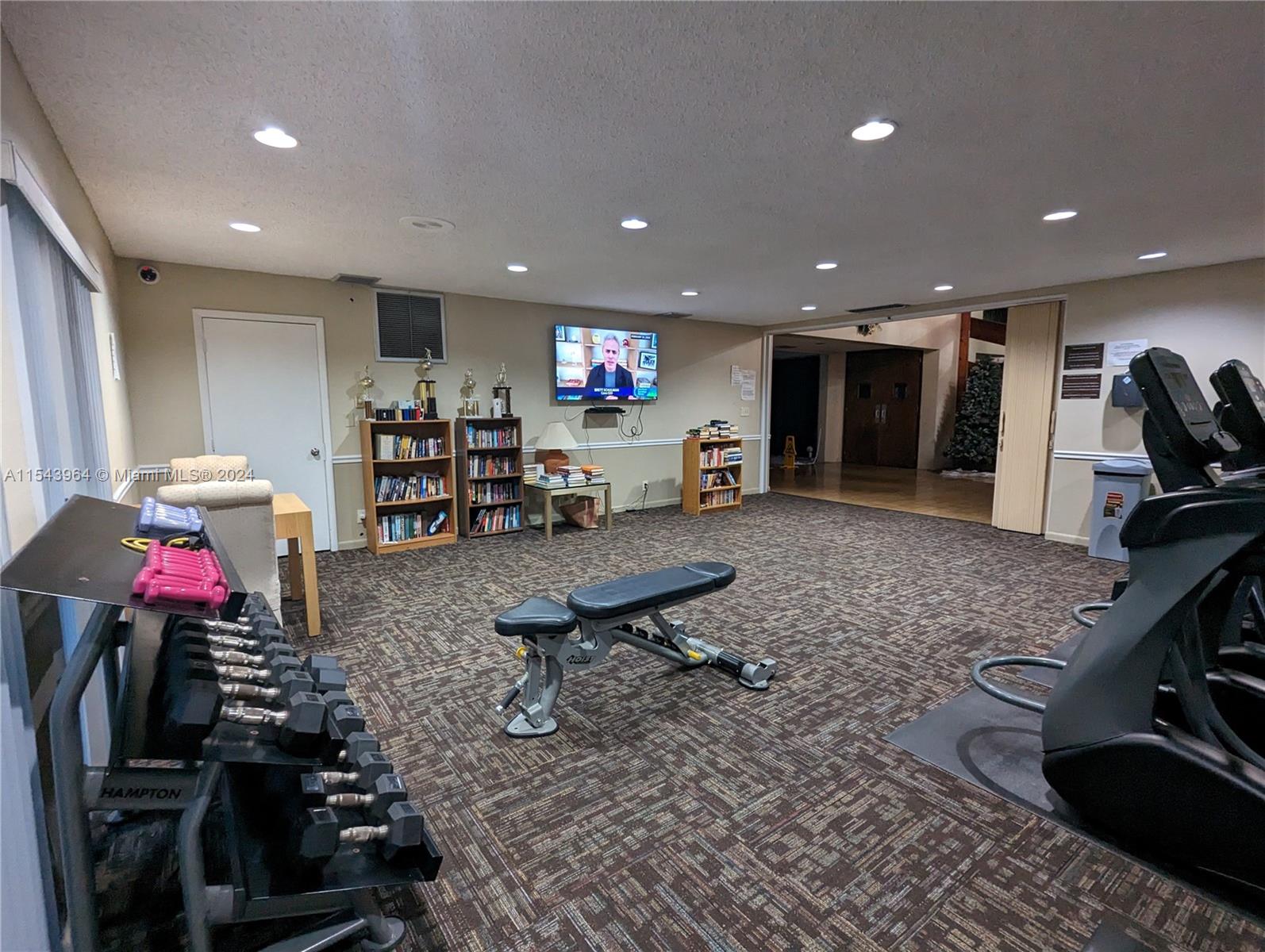 6351 N University Dr 312, Tamarac, Florida 33321, 1 Bedroom Bedrooms, ,1 BathroomBathrooms,Residential,For Sale,6351 N University Dr 312,A11543964