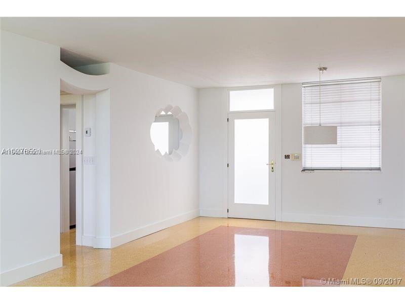 301 Ocean Dr 205, Miami Beach, Florida 33139, 1 Bedroom Bedrooms, ,1 BathroomBathrooms,Residentiallease,For Rent,301 Ocean Dr 205,A11543419