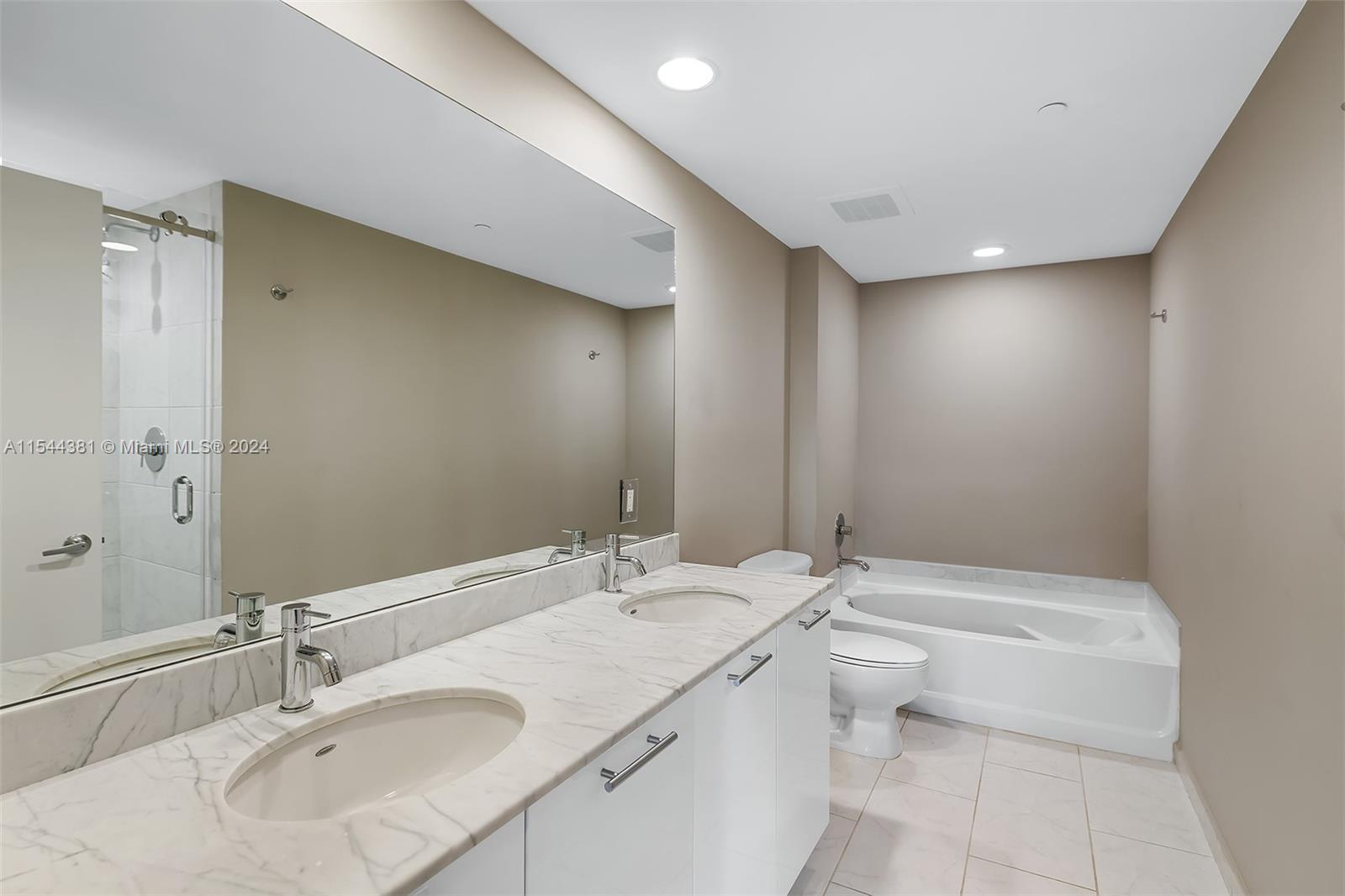 951 Brickell Ave 1106, Miami, Florida 33131, 2 Bedrooms Bedrooms, ,2 BathroomsBathrooms,Residential,For Sale,951 Brickell Ave 1106,A11544381