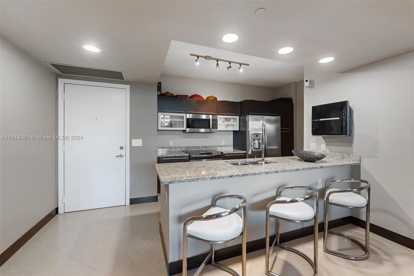 951 Brickell Ave 1106, Miami, Florida 33131, 2 Bedrooms Bedrooms, ,2 BathroomsBathrooms,Residential,For Sale,951 Brickell Ave 1106,A11544381