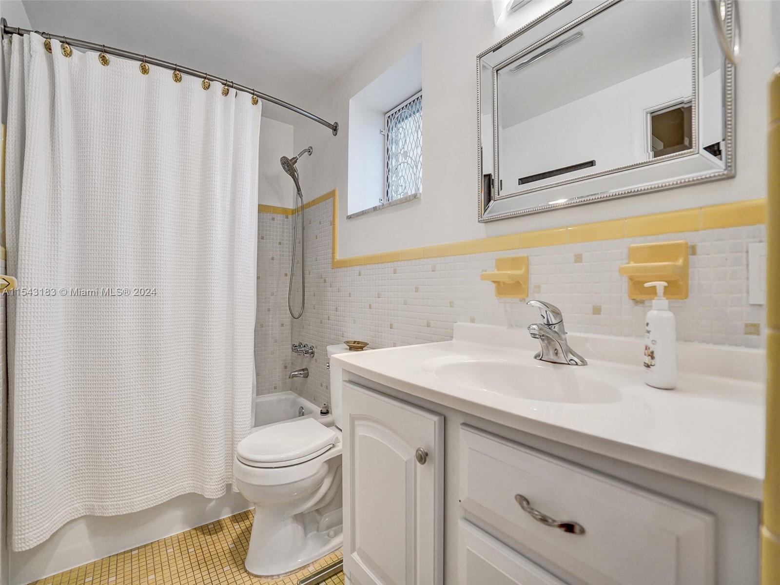 17050 NE 14th Ave 202, North Miami Beach, Florida 33162, 1 Bedroom Bedrooms, ,1 BathroomBathrooms,Residential,For Sale,17050 NE 14th Ave 202,A11543183
