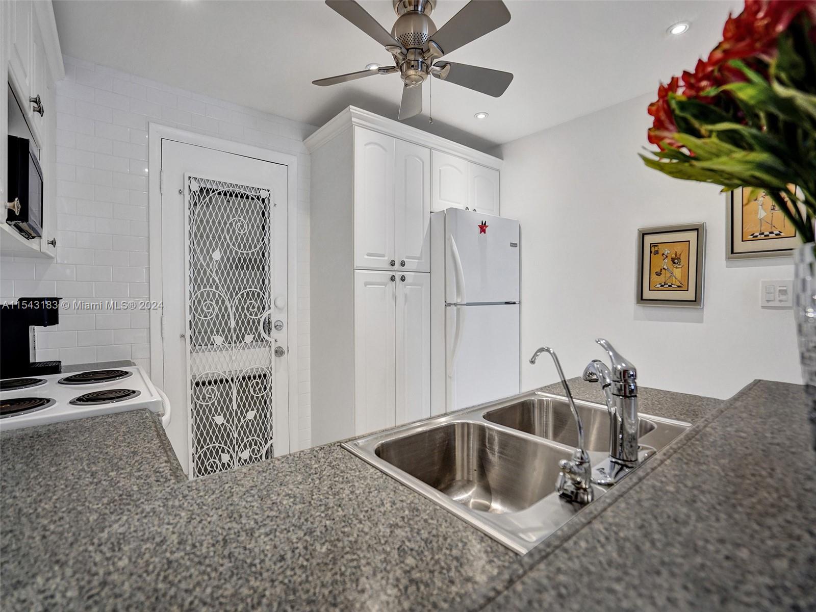 17050 NE 14th Ave 202, North Miami Beach, Florida 33162, 1 Bedroom Bedrooms, ,1 BathroomBathrooms,Residential,For Sale,17050 NE 14th Ave 202,A11543183