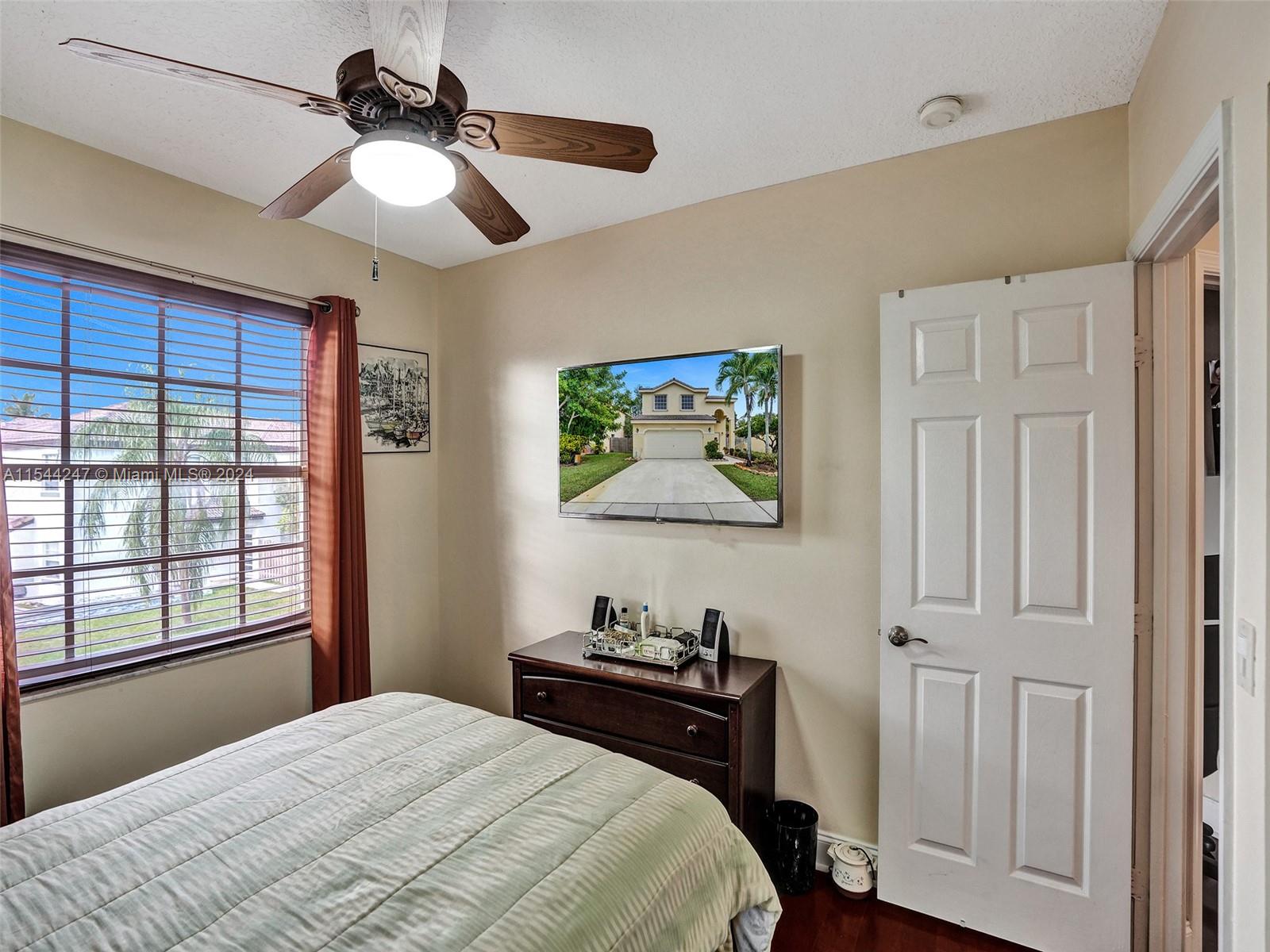 Listing Photo 9