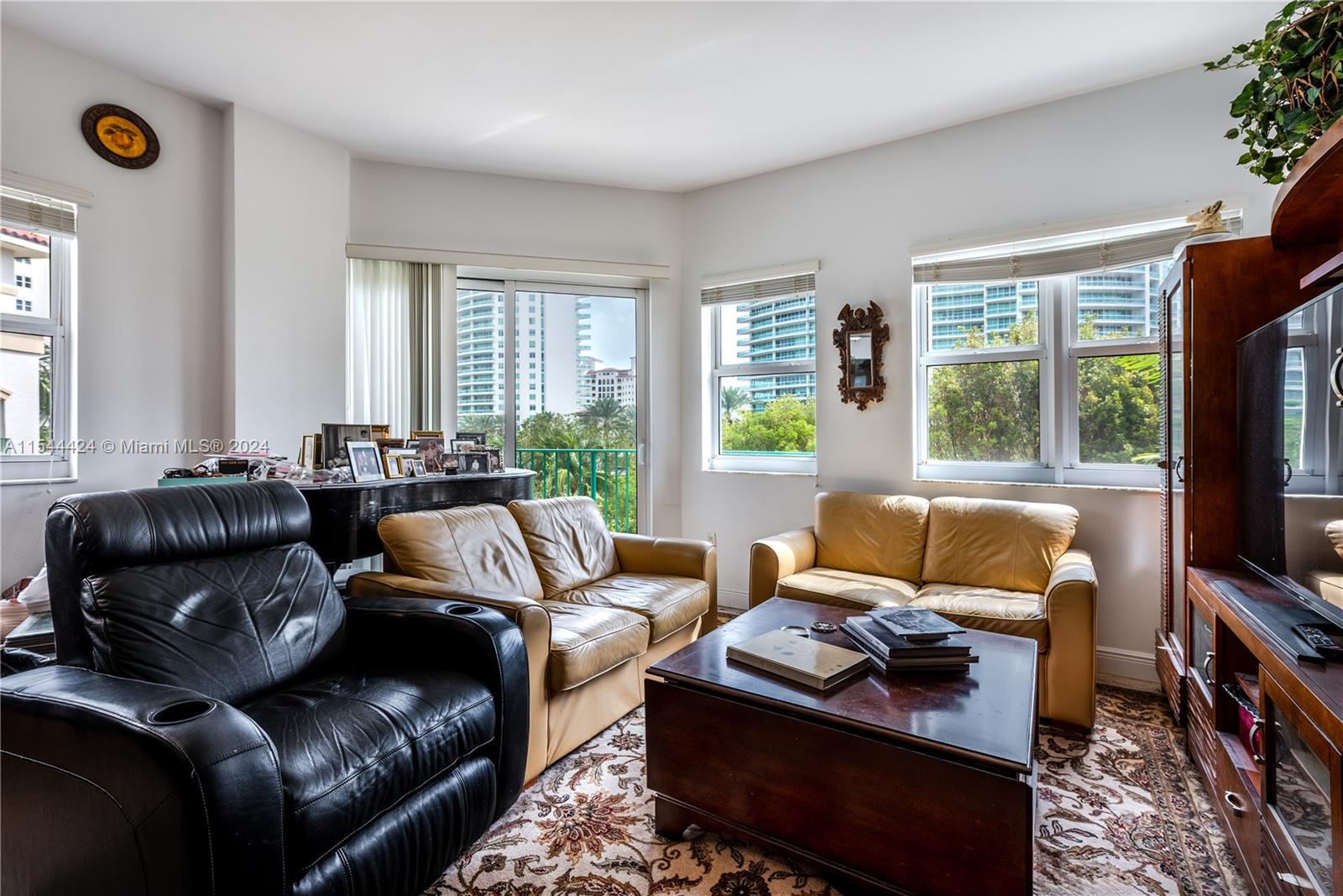 19900 E Country Club Dr 420, Aventura, Florida 33180, 3 Bedrooms Bedrooms, ,3 BathroomsBathrooms,Residential,For Sale,19900 E Country Club Dr 420,A11544424