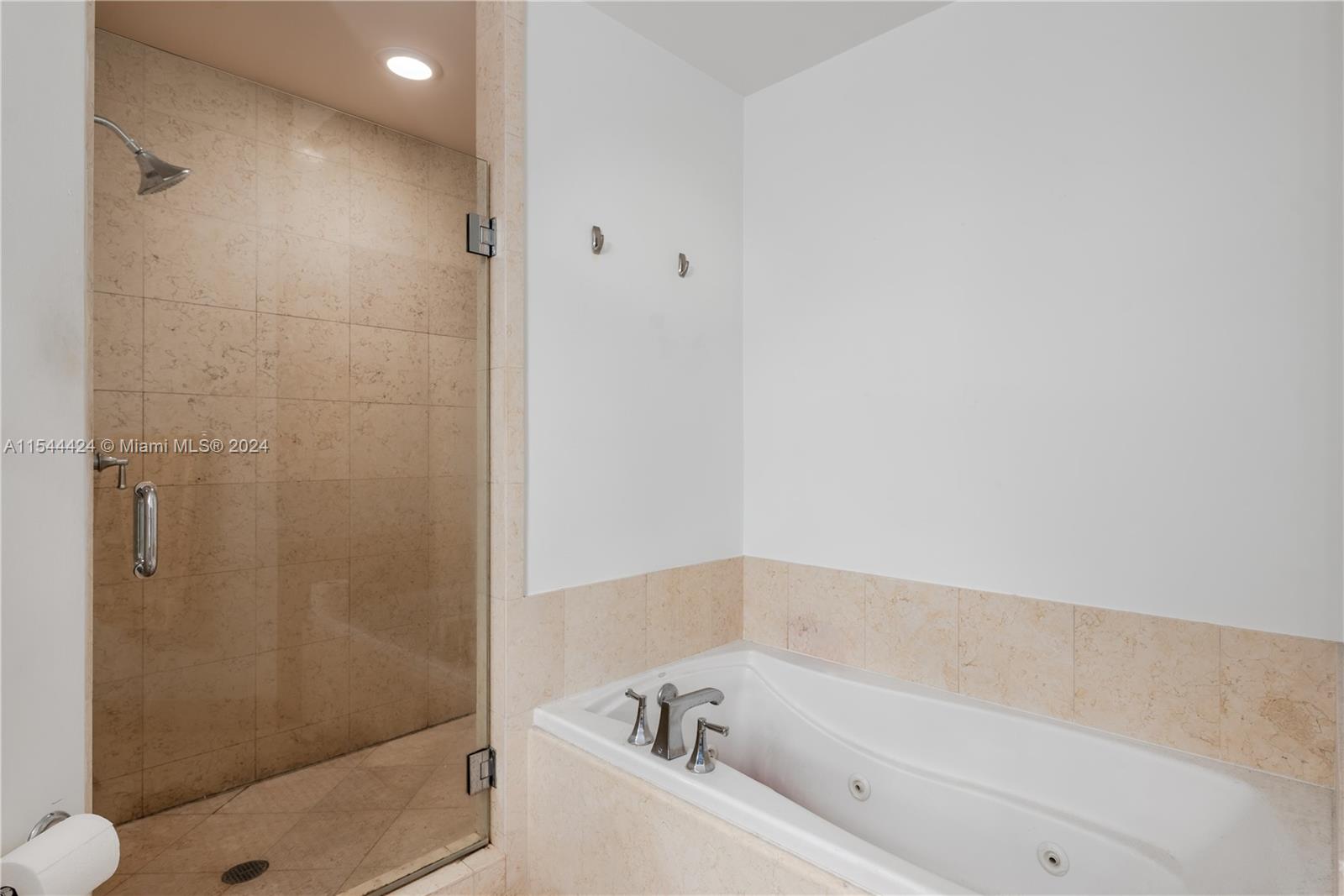 19900 E Country Club Dr 420, Aventura, Florida 33180, 3 Bedrooms Bedrooms, ,3 BathroomsBathrooms,Residential,For Sale,19900 E Country Club Dr 420,A11544424