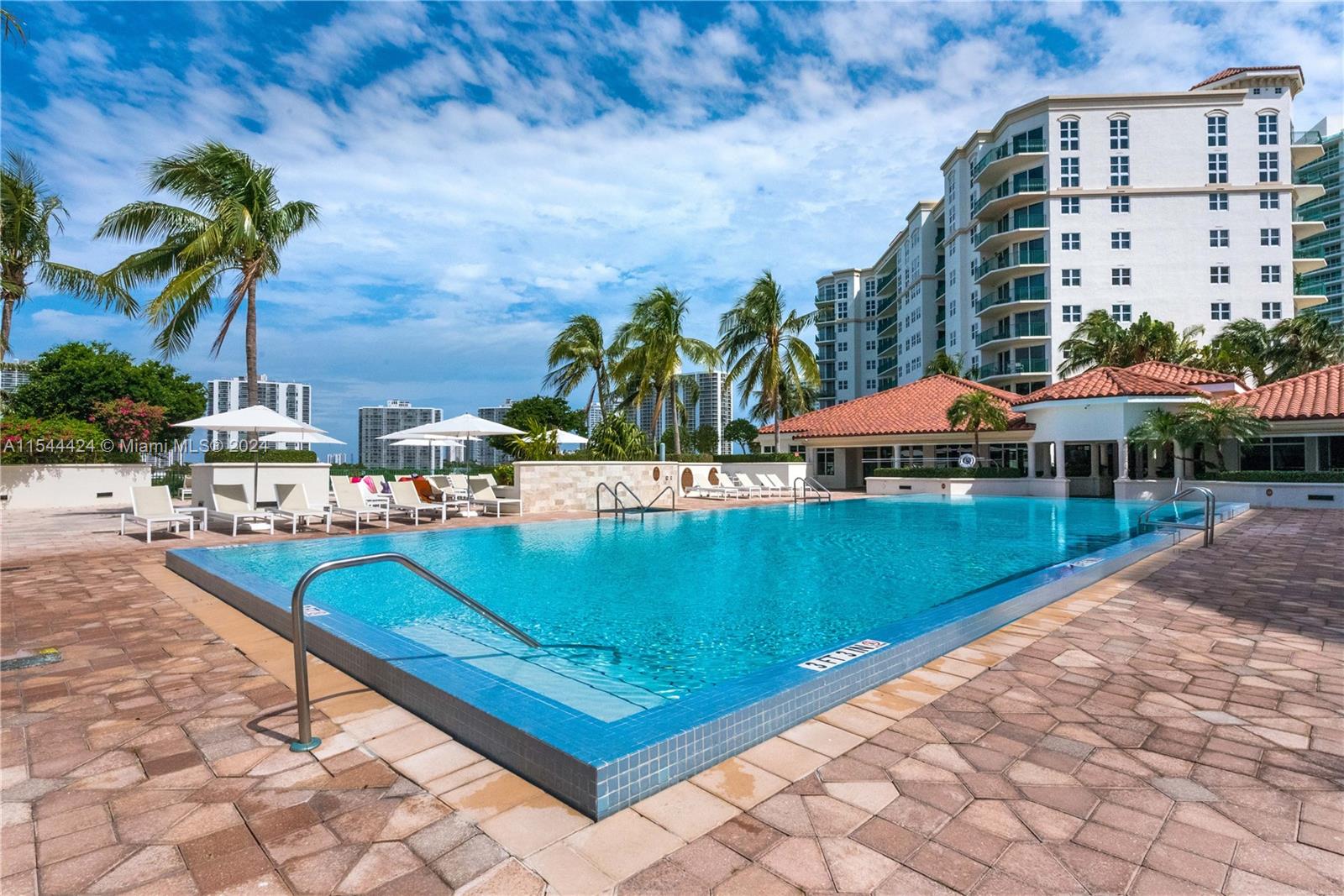 19900 E Country Club Dr 420, Aventura, Florida 33180, 3 Bedrooms Bedrooms, ,3 BathroomsBathrooms,Residential,For Sale,19900 E Country Club Dr 420,A11544424