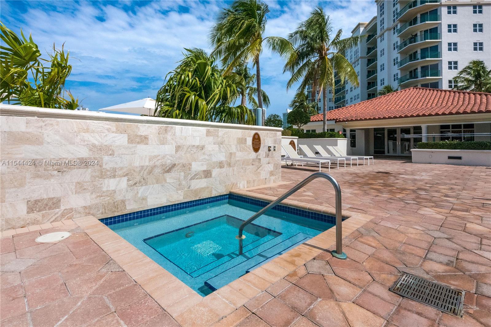 19900 E Country Club Dr 420, Aventura, Florida 33180, 3 Bedrooms Bedrooms, ,3 BathroomsBathrooms,Residential,For Sale,19900 E Country Club Dr 420,A11544424