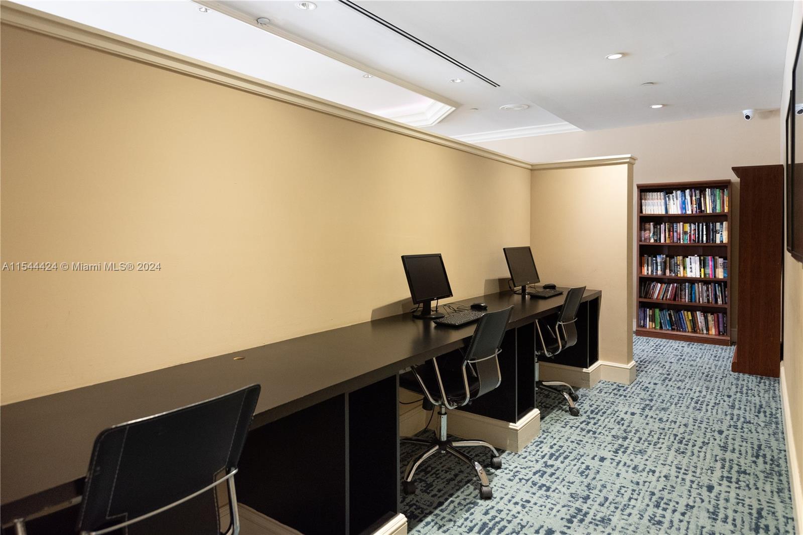 19900 E Country Club Dr 420, Aventura, Florida 33180, 3 Bedrooms Bedrooms, ,3 BathroomsBathrooms,Residential,For Sale,19900 E Country Club Dr 420,A11544424