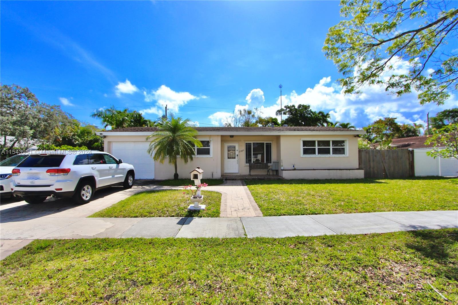 21011 NE 25 CT, Miami, Florida 33180, 4 Bedrooms Bedrooms, ,2 BathroomsBathrooms,Residentiallease,For Rent,21011 NE 25 CT,A11543951