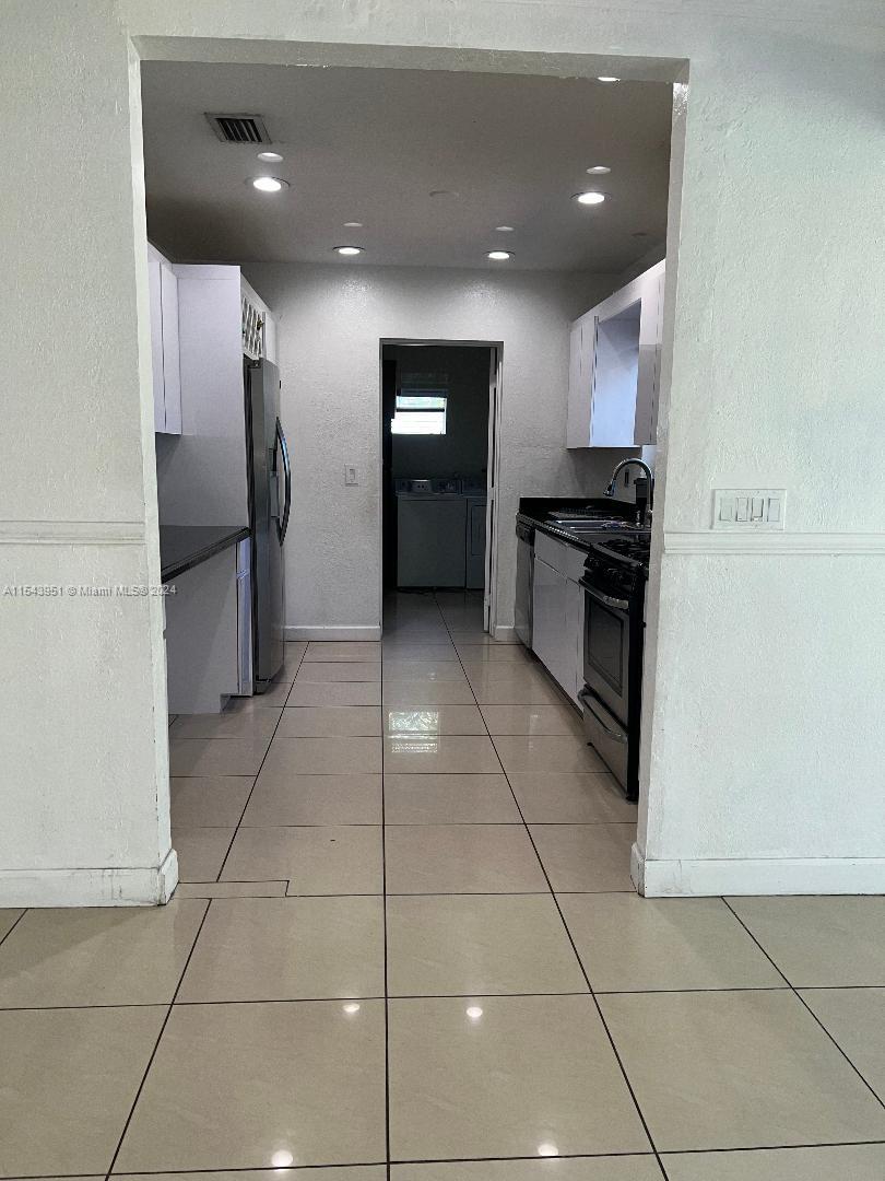 21011 NE 25 CT, Miami, Florida 33180, 4 Bedrooms Bedrooms, ,2 BathroomsBathrooms,Residentiallease,For Rent,21011 NE 25 CT,A11543951