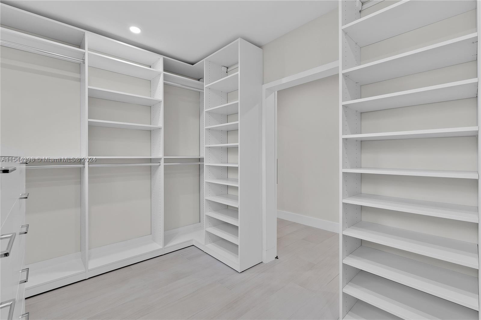 Master bedroom Closet
