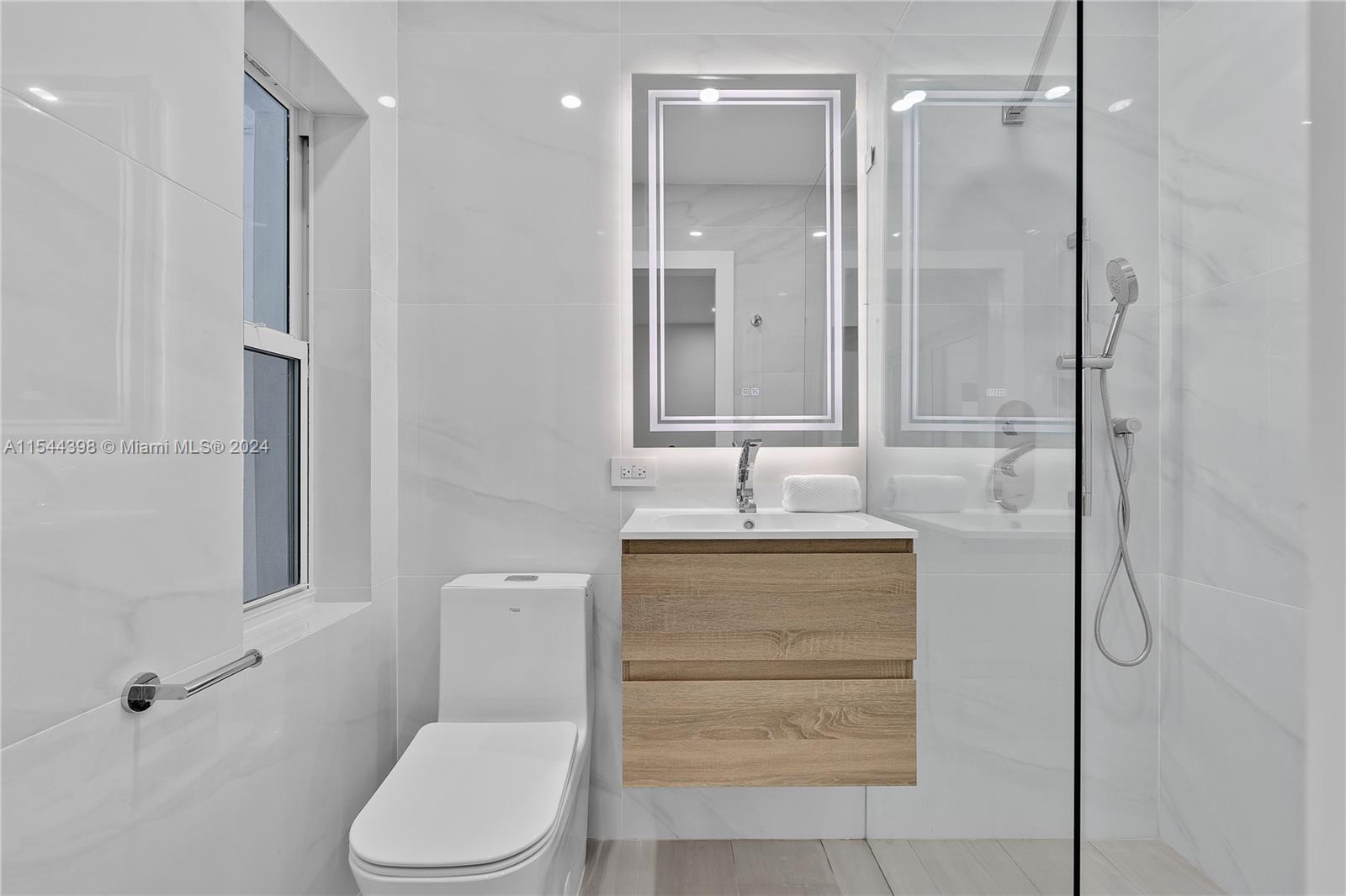 Junior Suite Bathroom