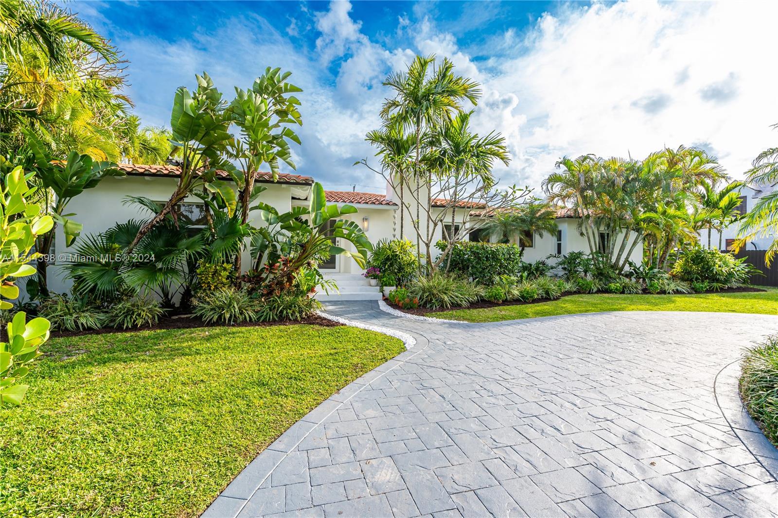 822 NE 96th St, Miami Shores, Florida 33138, 4 Bedrooms Bedrooms, ,4 BathroomsBathrooms,Residential,For Sale,822 NE 96th St,A11544398