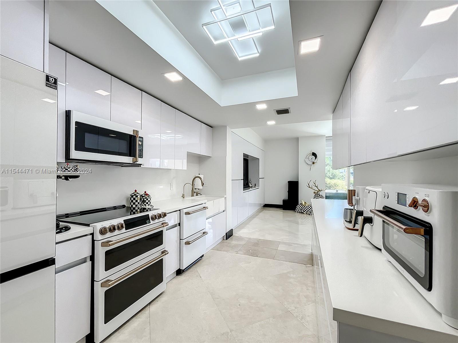 3330 NE 190th St TH18, Aventura, Florida 33180, 3 Bedrooms Bedrooms, ,2 BathroomsBathrooms,Residential,For Sale,3330 NE 190th St TH18,A11544471