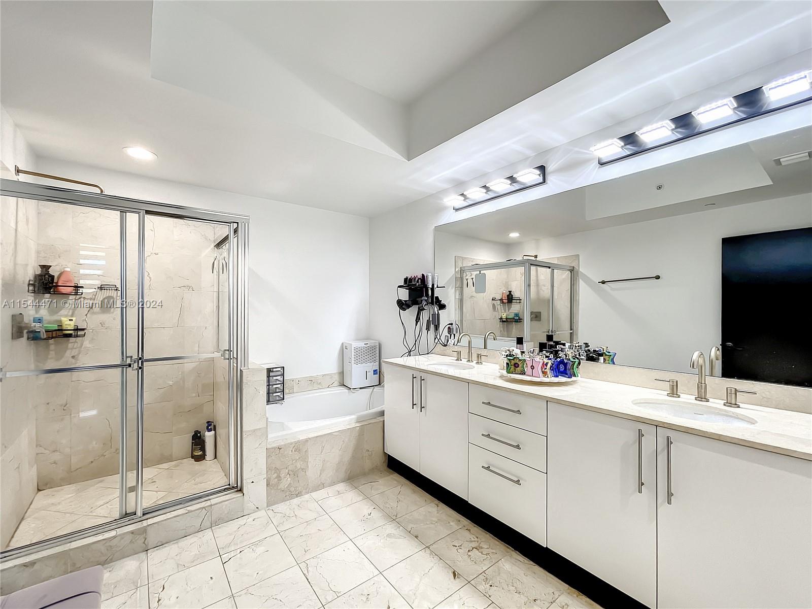 3330 190th St, Aventura, FL, 33180 United States, 3 Bedrooms Bedrooms, ,2 BathroomsBathrooms,Residential,For Sale,190th St,A11544471