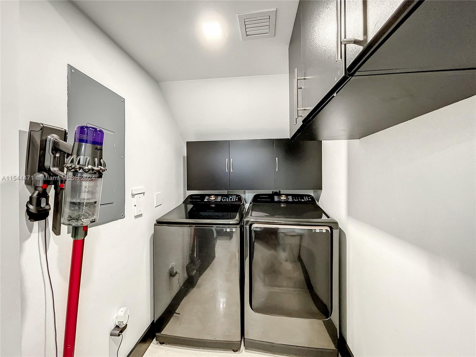 3330 NE 190th St TH18, Aventura, Florida 33180, 3 Bedrooms Bedrooms, ,2 BathroomsBathrooms,Residential,For Sale,3330 NE 190th St TH18,A11544471