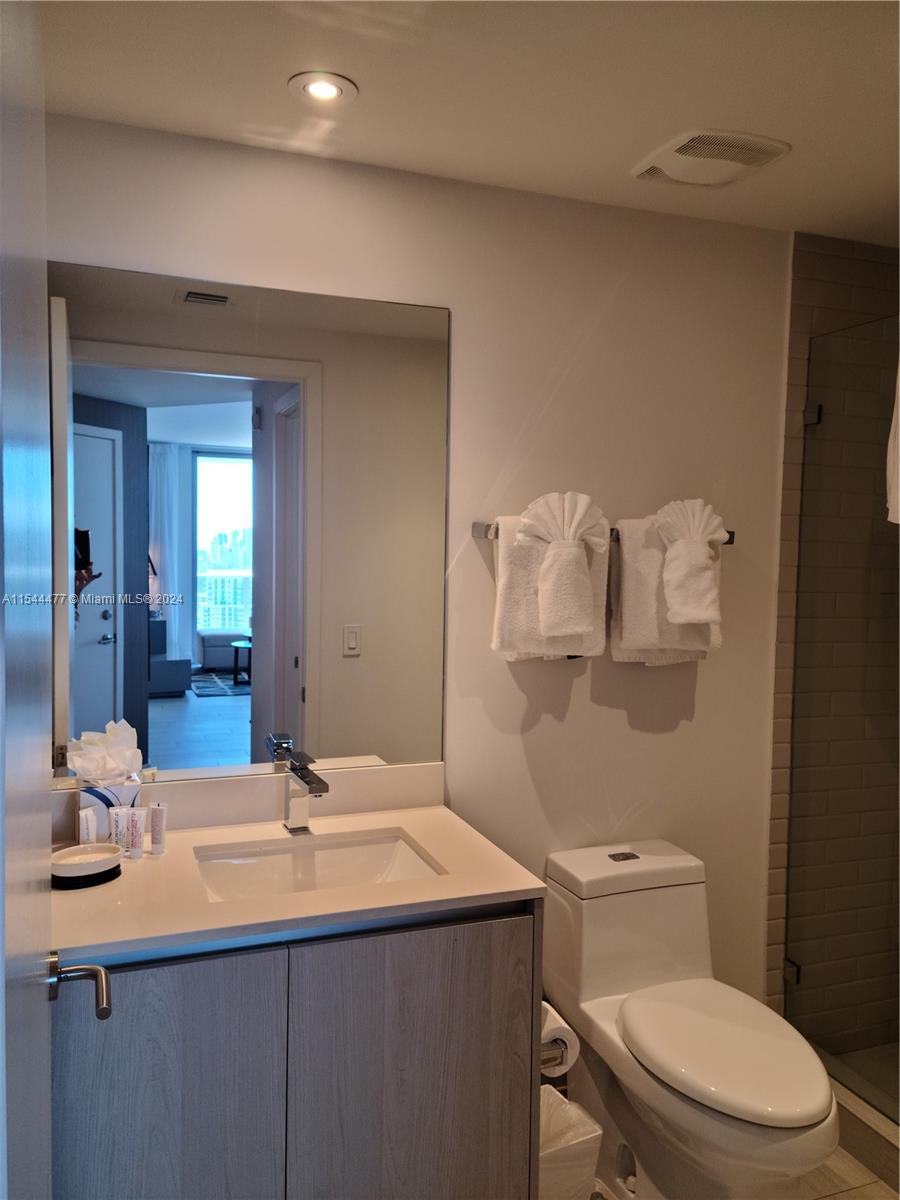4010 S Ocean Dr R3309, Hollywood, Florida 33019, 2 Bedrooms Bedrooms, ,2 BathroomsBathrooms,Residentiallease,For Rent,4010 S Ocean Dr R3309,A11544477