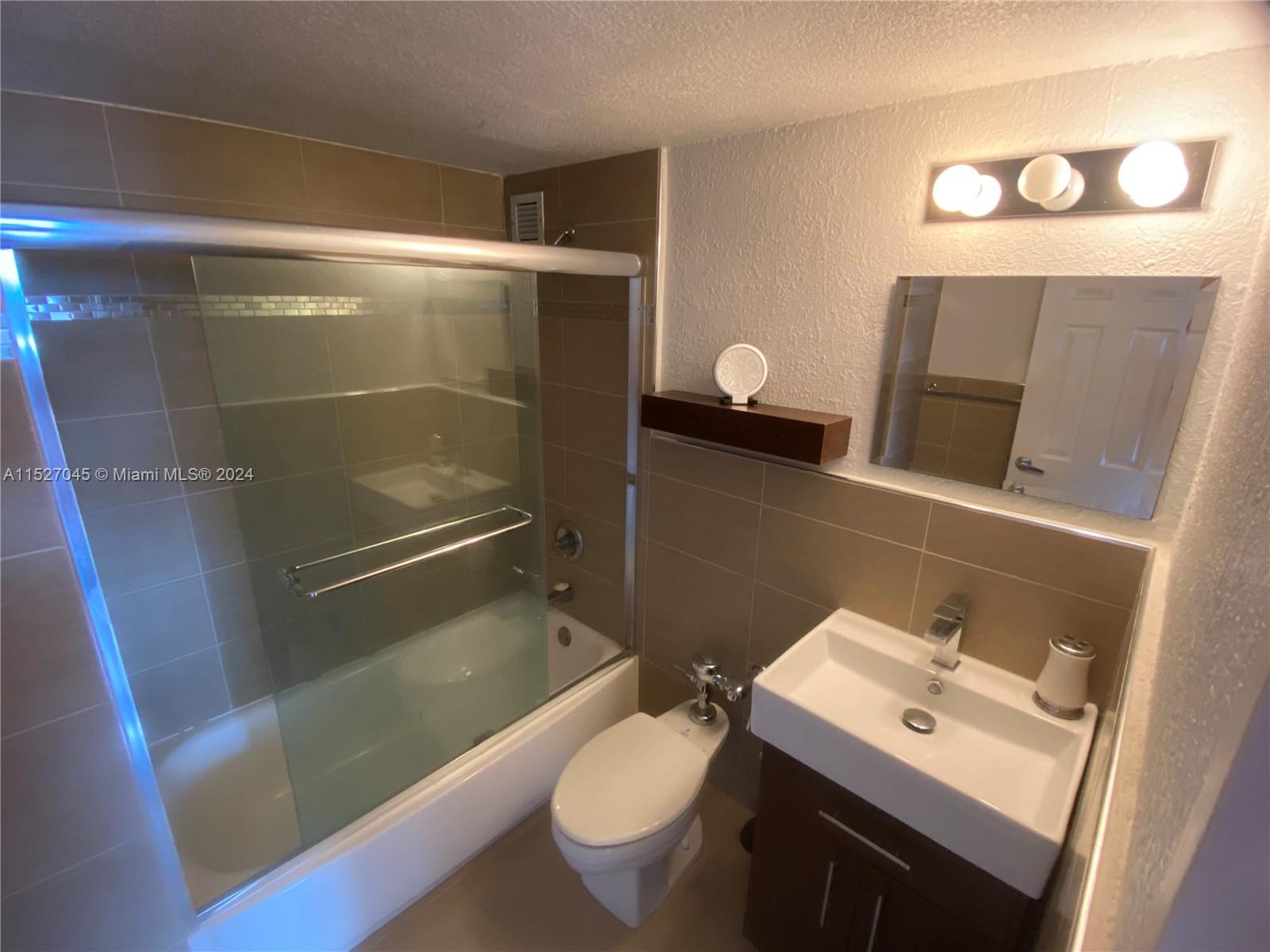 1500 Bay Rd 838S, Miami Beach, Florida 33139, 2 Bedrooms Bedrooms, ,2 BathroomsBathrooms,Residentiallease,For Rent,1500 Bay Rd 838S,A11527045