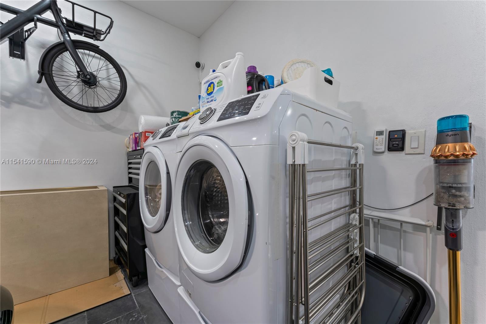 705 Madeira Ave, Coral Gables, FL, 33134 United States, 4 Bedrooms Bedrooms, ,3 BathroomsBathrooms,Residential,For Sale,Madeira Ave,A11541590