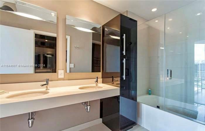 2020 N Bayshore Dr 701, Miami, Florida 33137, 2 Bedrooms Bedrooms, ,2 BathroomsBathrooms,Residentiallease,For Rent,2020 N Bayshore Dr 701,A11544507