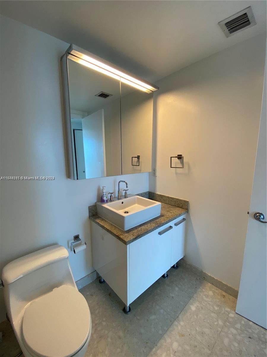 185 SW 7th St 4110, Miami, Florida 33130, 1 Bedroom Bedrooms, ,1 BathroomBathrooms,Residentiallease,For Rent,185 SW 7th St 4110,A11544515