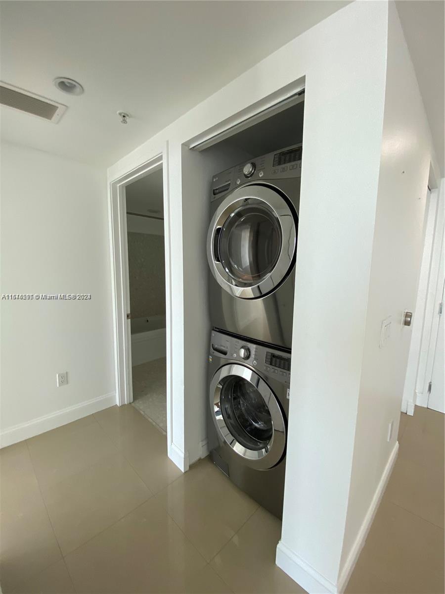 185 SW 7th St 4110, Miami, Florida 33130, 1 Bedroom Bedrooms, ,1 BathroomBathrooms,Residentiallease,For Rent,185 SW 7th St 4110,A11544515