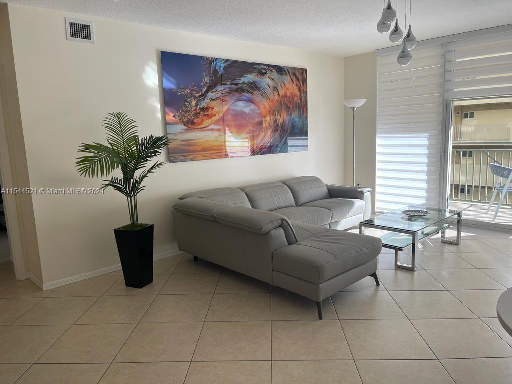 2080 S Ocean Dr 303, Hallandale Beach, Florida 33009, 2 Bedrooms Bedrooms, ,2 BathroomsBathrooms,Residentiallease,For Rent,2080 S Ocean Dr 303,A11544521