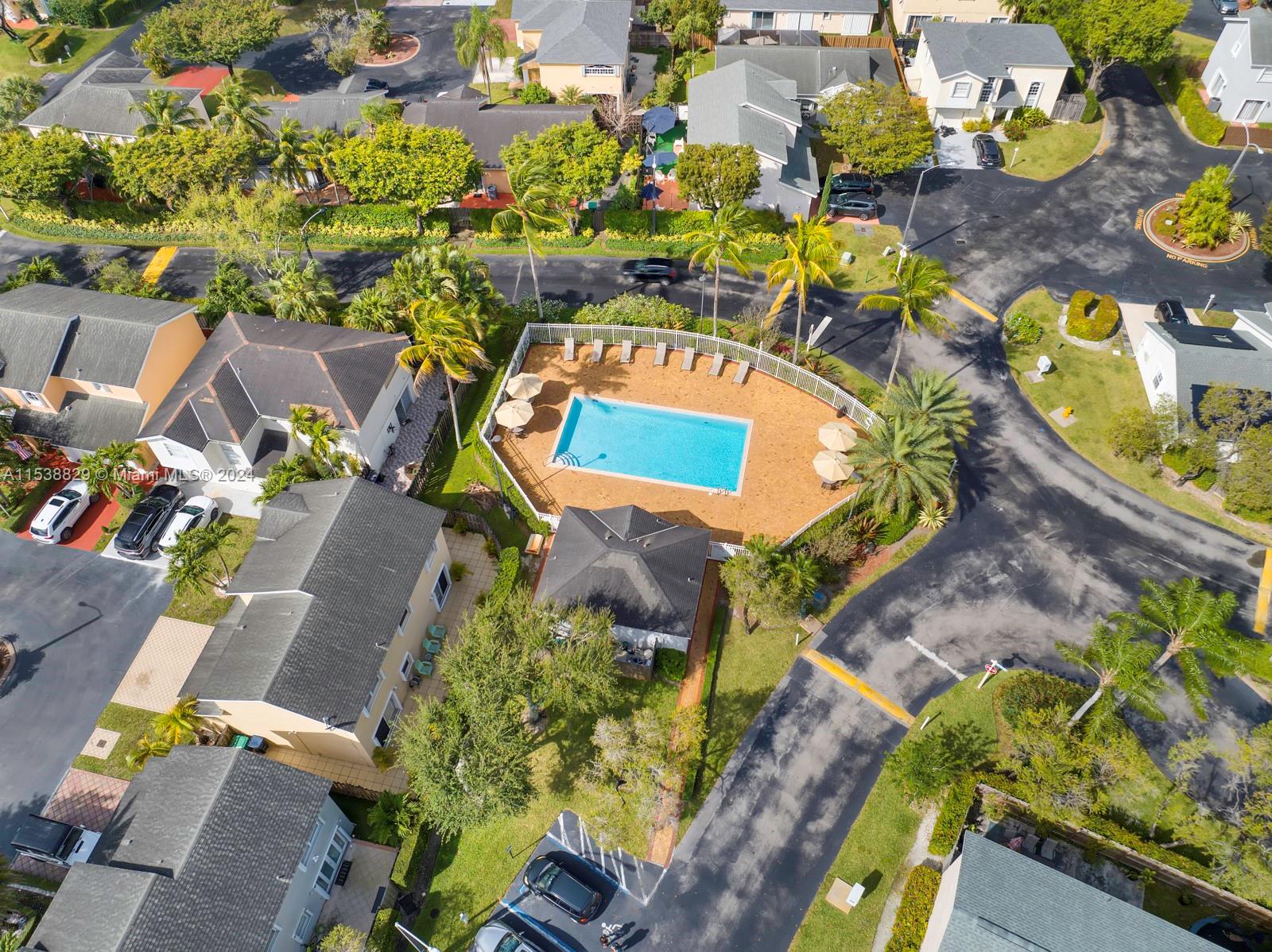 Doral Lakes Community Pool