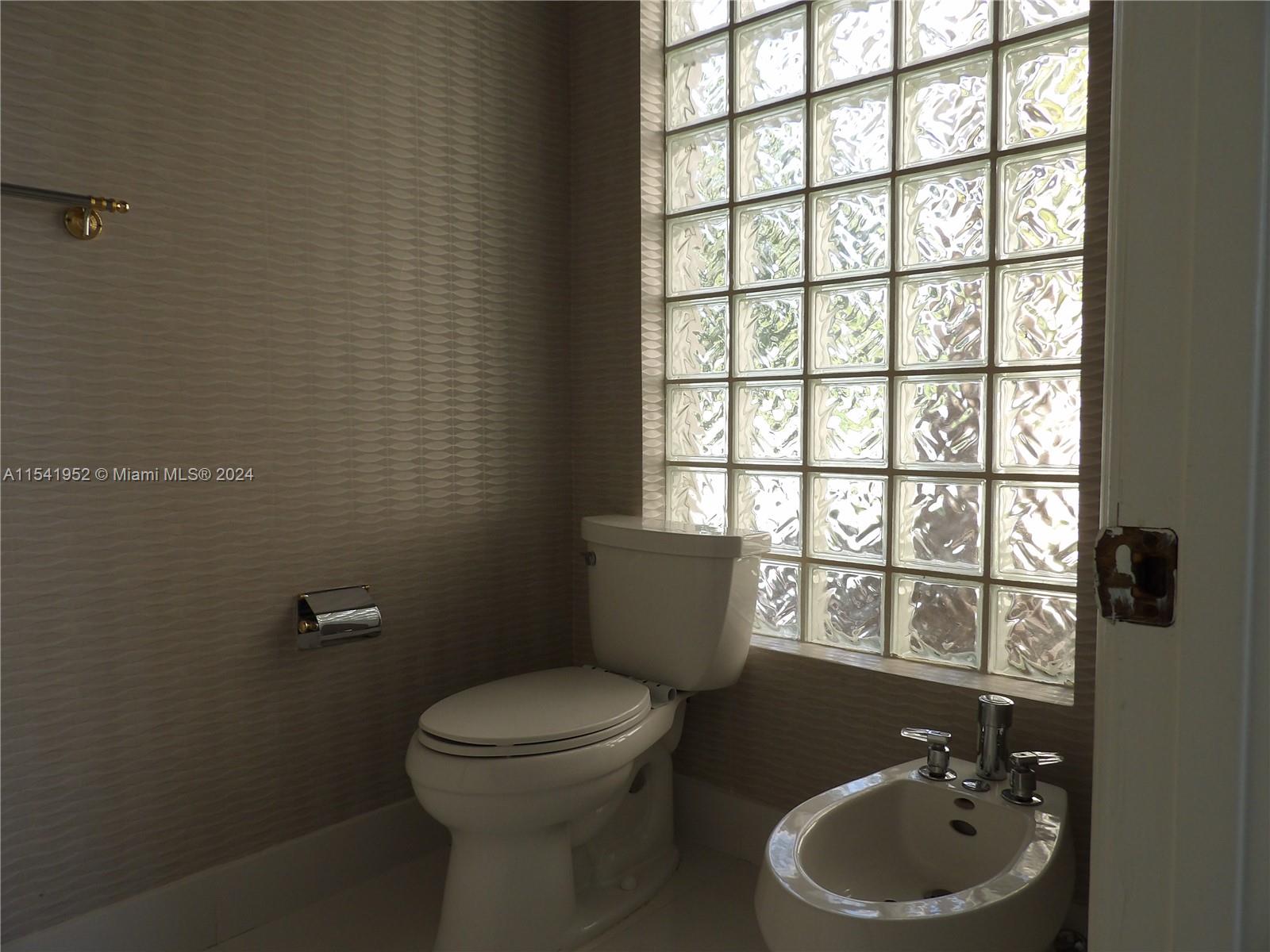 5614 NW 104th Ct, Doral, Florida 33178, 4 Bedrooms Bedrooms, ,3 BathroomsBathrooms,Residentiallease,For Rent,5614 NW 104th Ct,A11541952