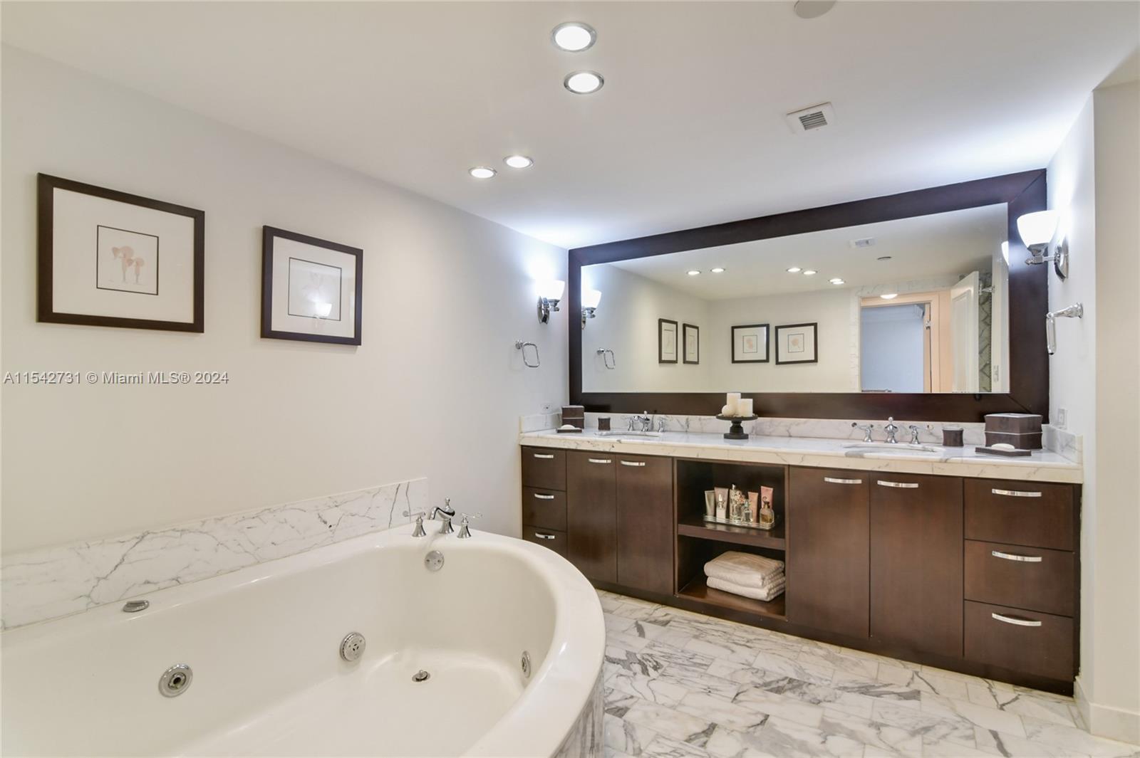 19667 Turnberry Way, Aventura, FL, 33180 United States, 3 Bedrooms Bedrooms, ,2 BathroomsBathrooms,Residential,For Sale,Turnberry Way,A11542731