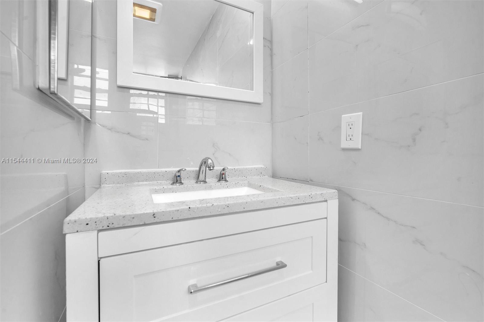 2069 S Ocean Dr TH13, Hallandale Beach, Florida 33009, 3 Bedrooms Bedrooms, ,3 BathroomsBathrooms,Residentiallease,For Rent,2069 S Ocean Dr TH13,A11544411