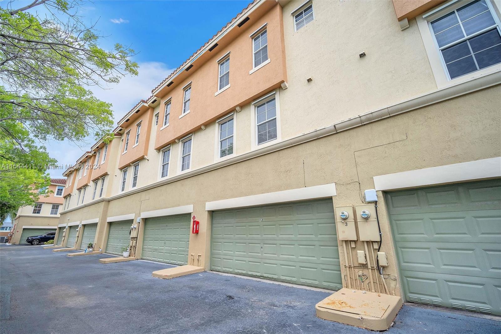 2069 S Ocean Dr TH13, Hallandale Beach, Florida 33009, 3 Bedrooms Bedrooms, ,3 BathroomsBathrooms,Residentiallease,For Rent,2069 S Ocean Dr TH13,A11544411