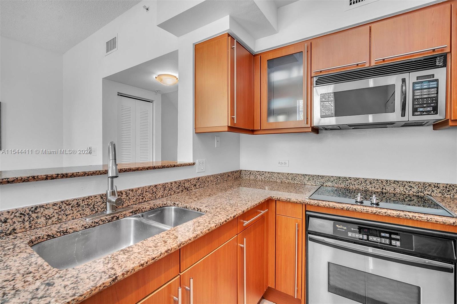 2069 S Ocean Dr TH13, Hallandale Beach, Florida 33009, 3 Bedrooms Bedrooms, ,3 BathroomsBathrooms,Residentiallease,For Rent,2069 S Ocean Dr TH13,A11544411