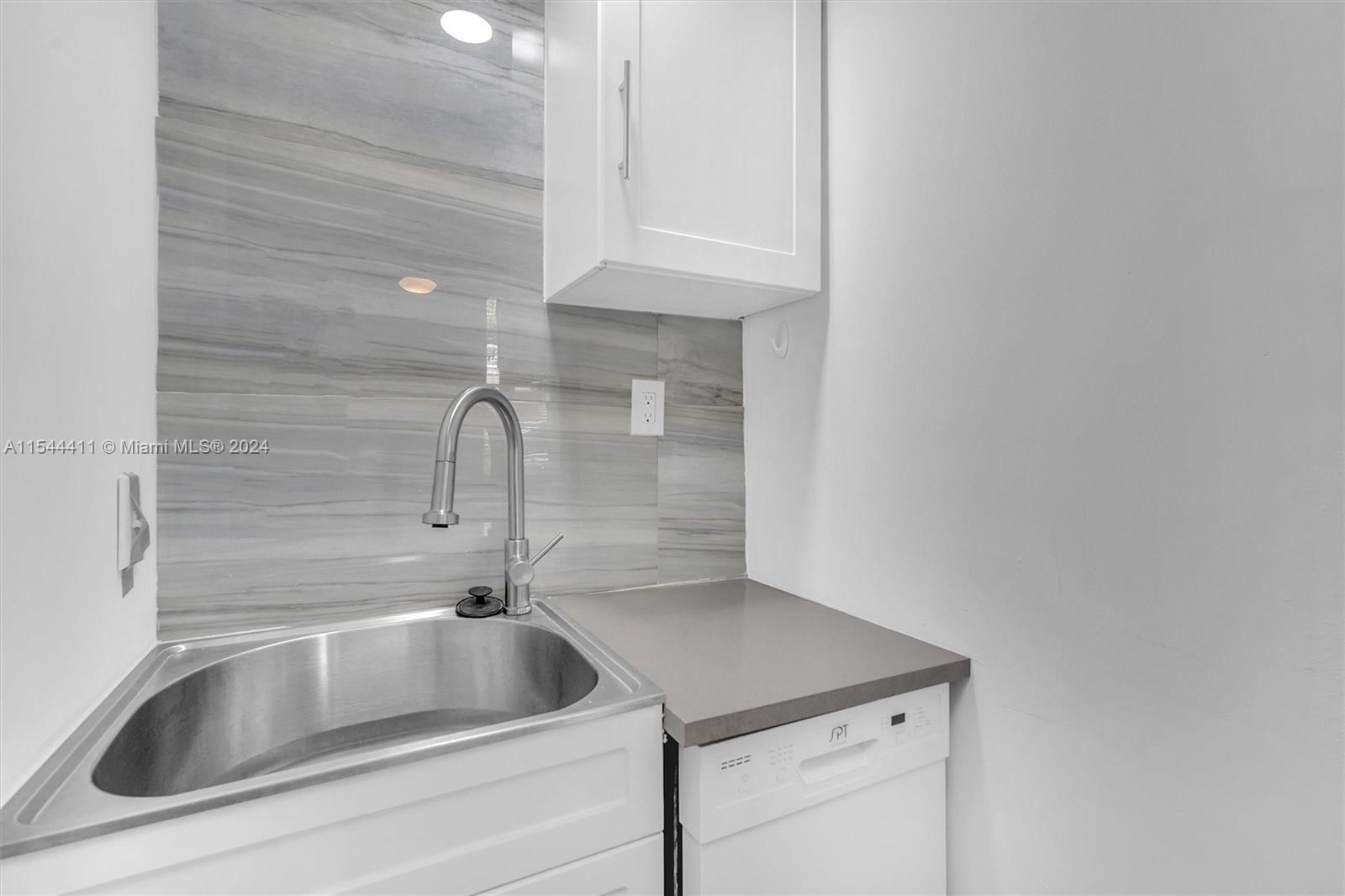 2069 S Ocean Dr TH13, Hallandale Beach, Florida 33009, 3 Bedrooms Bedrooms, ,3 BathroomsBathrooms,Residentiallease,For Rent,2069 S Ocean Dr TH13,A11544411