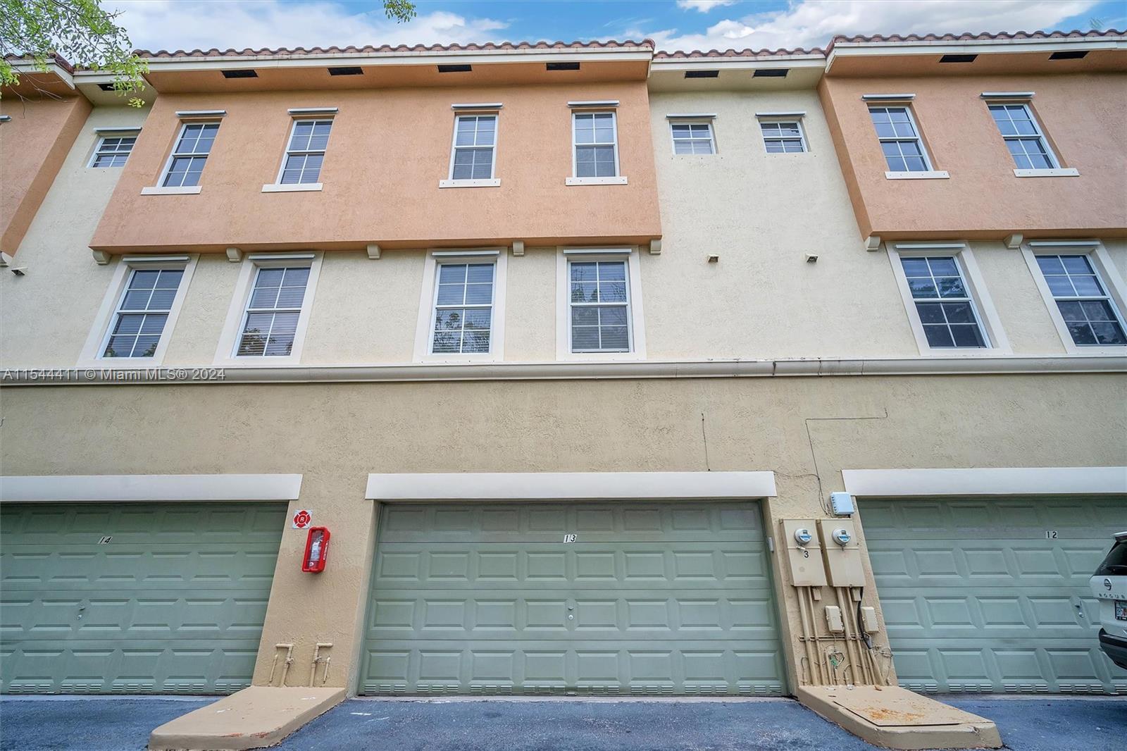 2069 S Ocean Dr TH13, Hallandale Beach, Florida 33009, 3 Bedrooms Bedrooms, ,3 BathroomsBathrooms,Residentiallease,For Rent,2069 S Ocean Dr TH13,A11544411